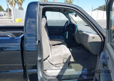 2000 Chevrolet Silverado 1500 Ls z USA, uszkodzony, nr VIN 1GCEC14V4YZ244783